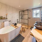 Сasa de vacaciones Spacious Holiday In With Bubble Bath Lierneux