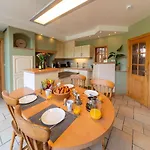 Сasa de vacaciones Spacious Holiday In With Bubble Bath Lierneux