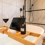 Spacious Holiday In With Bubble Bath Сasa de vacaciones