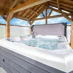 Сasa de vacaciones Spacious Holiday In With Bubble Bath *