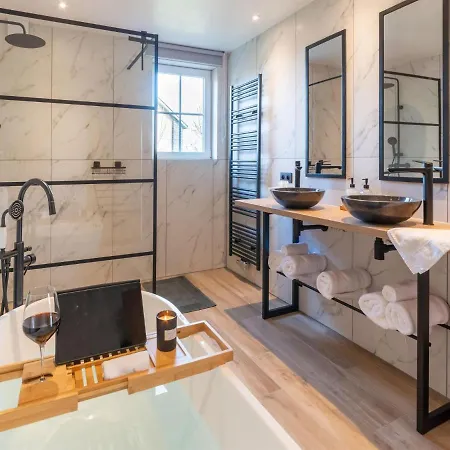 別荘 Spacious Holiday In With Bubble Bath Lierneux