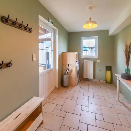 Spacious Holiday In With Bubble Bath Holiday home *