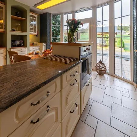 Spacious Holiday In With Bubble Bath 別荘