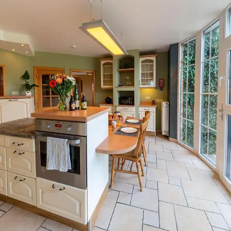 Spacious Holiday In With Bubble Bath 別荘 *