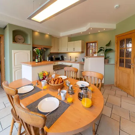 別荘 Spacious Holiday In With Bubble Bath Lierneux