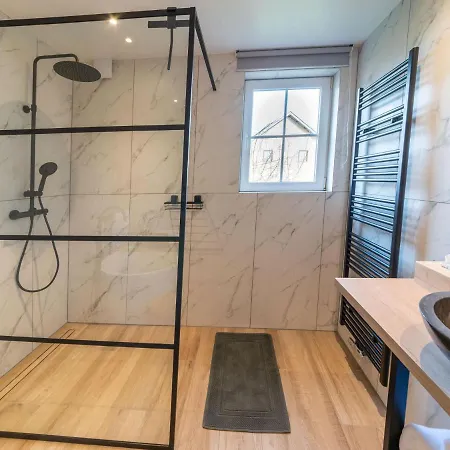 Spacious Holiday In With Bubble Bath *