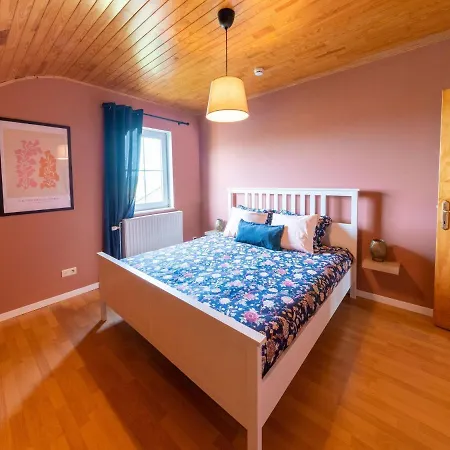 Spacious Holiday In With Bubble Bath